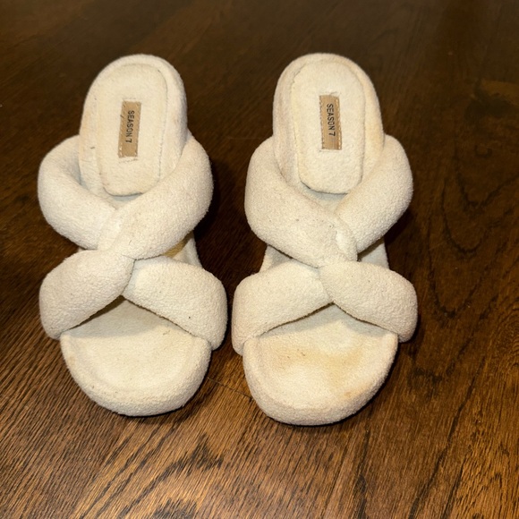 Yeezy Season 7 Fleece Twist Mule - Picture 1 of 5